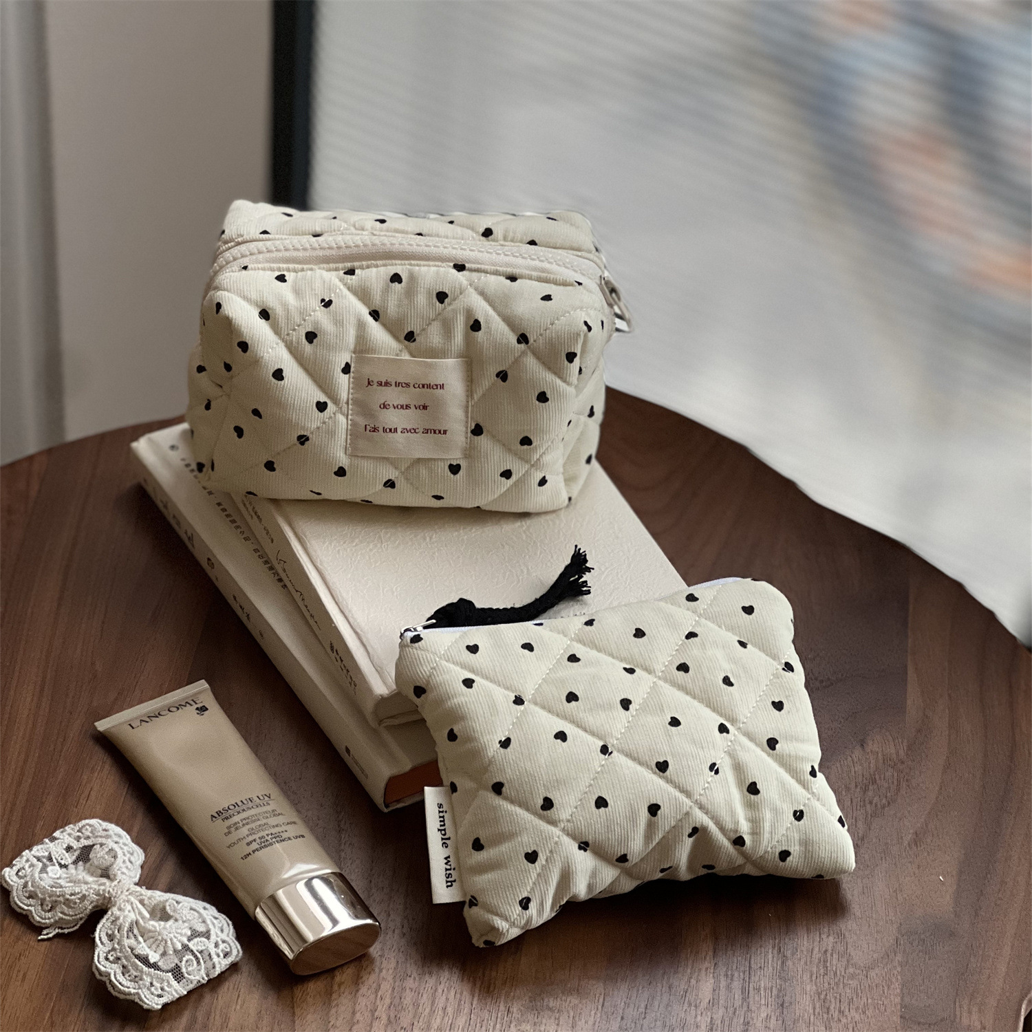 30g Weight Canvas Lining Material Zipper Closure Type / Strap Type Cosmetic Bag Bags Type Holiday, Daily Occasion Corduroy Material Heart Shape, Flower Pattern All Seasons Season Women's Gender Classic Style Style Square Shape Classic Style Heart Shape Flower Corduroy Square Makeup Bags 4