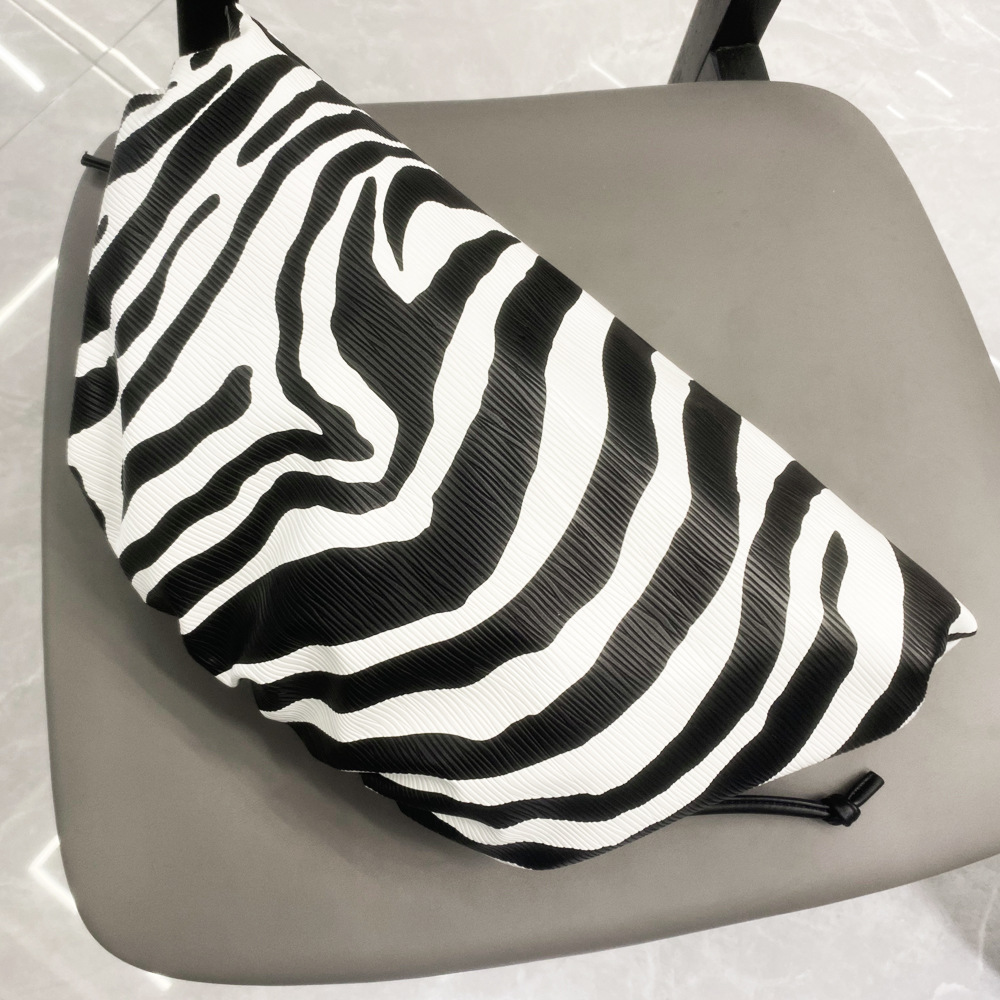 Rayas De Cebra Tamaño Pequeño Cebra Raya Grande Cuero Sintético Cebra Cuadrado Bolsos De Noche display picture 13