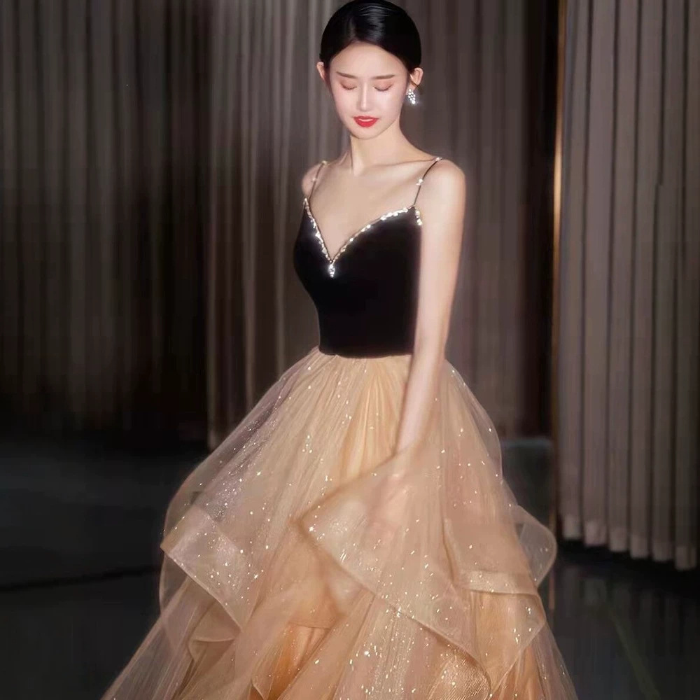 Đầm dạ hội nữ dáng ôm, cổ yếm, thiết kế pháp thanh lịch, tay không, dài chạm gót — Đen