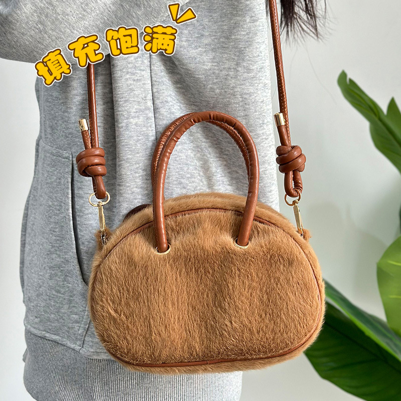 Bolsa de conchas de animales de peluche de red Kapibara muñeca del Dolphin de agua mochila de 8 pulgadas bolsa agarrada al por mayor en stock