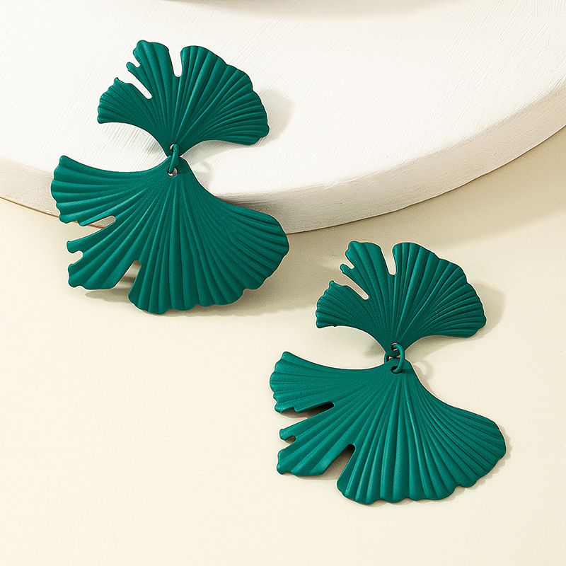 New Style Spray Paint Green Ginkgo Leaf Earrings display picture 4
