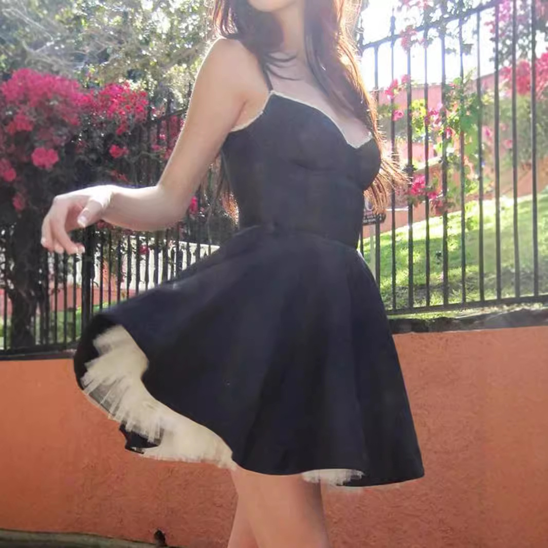 辣妹穿搭女装吊带收腰公主蓬蓬裙新品碎花连衣裙夏女高级感小黑裙