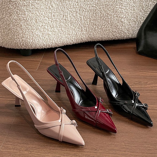 De nicho francés rojo Baotou sandalias zapatos de mujer 2025 verano nuevo temperamento damas puntiagudas sandalias vacías mujeres