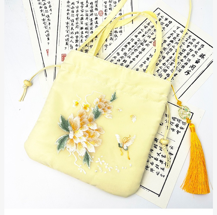 Women's Medium Cotton And Linen Flower Ethnic Style Embroidery String Crossbody Bag display picture 2