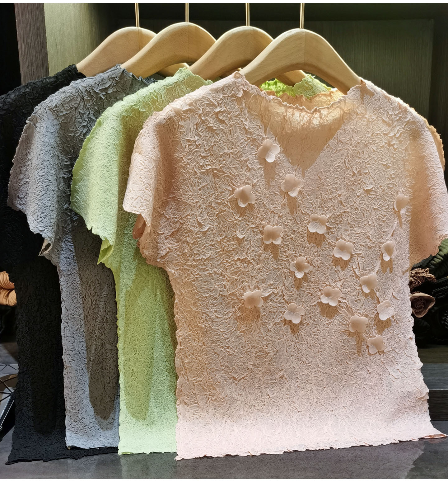 Áo thun nữ cổ cao tay ngắn xếp ly hoa tay thủ công, dáng suông thanh lịch — Xanh lá cây nhạtcolor, màu đen, màu sắc, màu hồng chi tiết 2