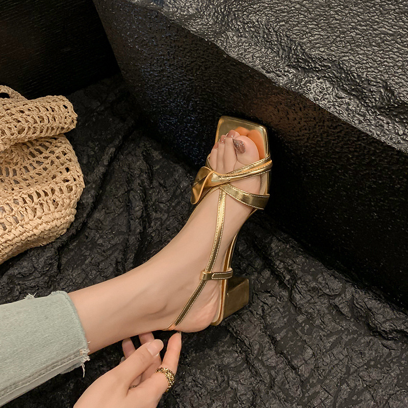 Sandal nữ da bò hoa Calla gót vuông 6 cm quai mảnh khóa đầu vuông da thật ghép màu hở ngón — Màu đen, Màu vàng, Màu trắng be chi tiết 30
