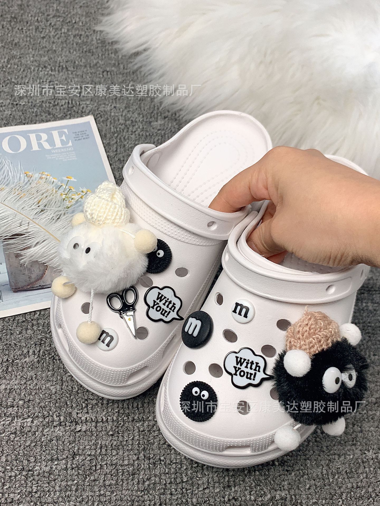 K138-black 및 흰색 모피 공 M 콩 세트 (신발 제외)