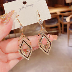 2021 new trendy European and American style elegant earrings geometric rhombus ear hooks sophisticated simple fashionable elegant light luxury jewelry