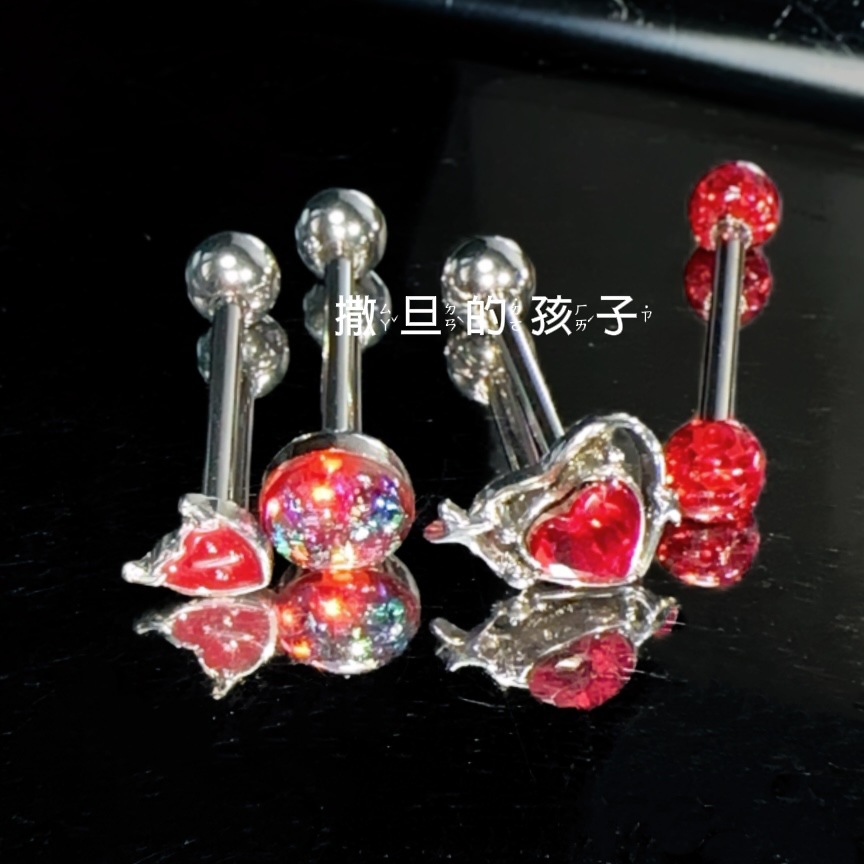 Silver pointed spike labret stud material detail