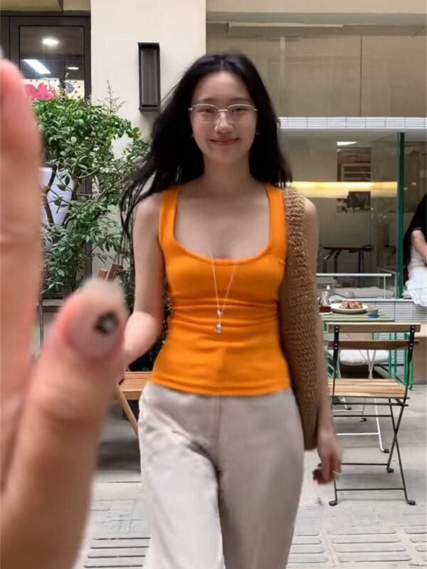 中国のトレンディなブランドオレンジの女性用サマーキャミソール、スリムフィット、ハイエンド、ショート、スリムで多用途のホットガールトップトレンディ|undefined