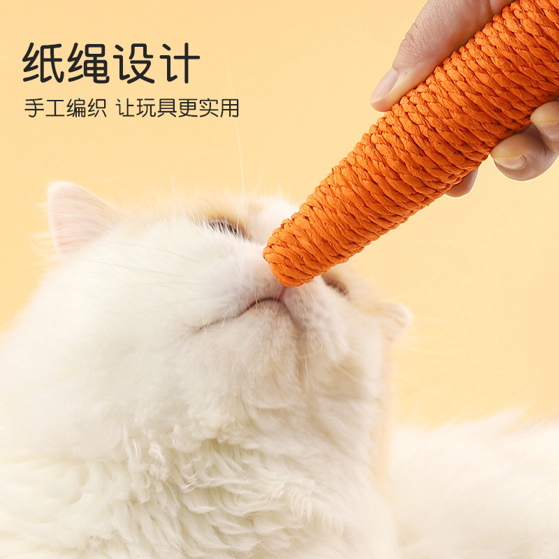 猫のおもちゃのかわいいニンジンの鈴は猫の棒の幼猫を笑わせます。|undefined
