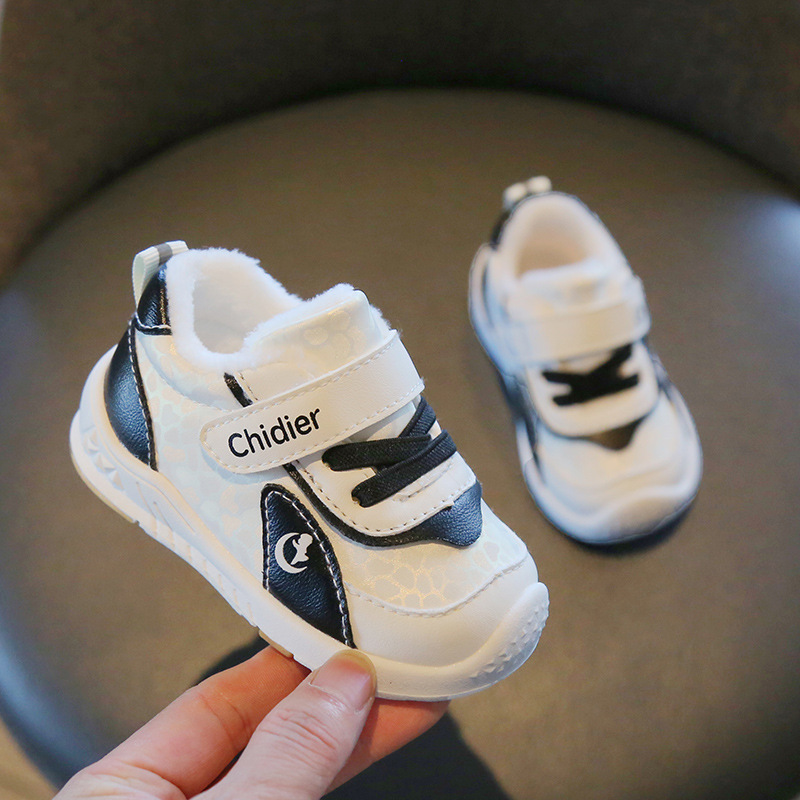 Zapatos de niño de bebé con forro polar para niños zapatos de bebé Otoño e Invierno zapatillas de deporte para niños zapatos de niña de 1 a 3 años