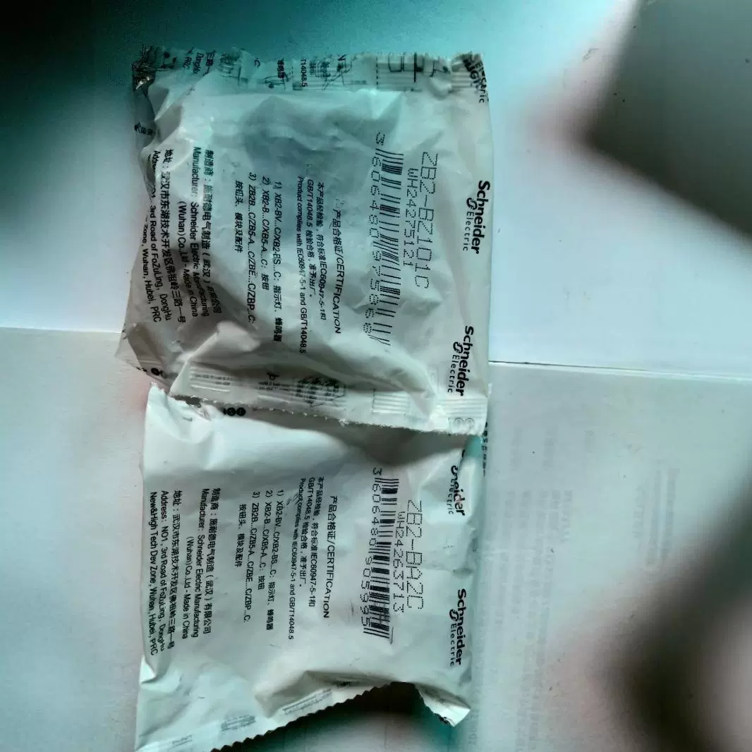 Новый оригинальный черный кнопочный переключатель XB2BA21C