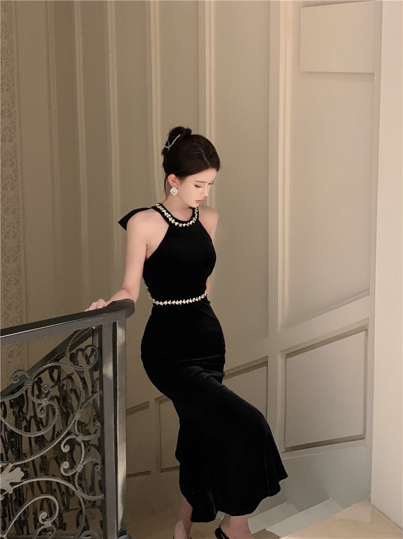 フランス式ヘボン風黒掛け首ベルベットワンピース女性高級セクシー露背誕生日ドレス魚尾長スカート