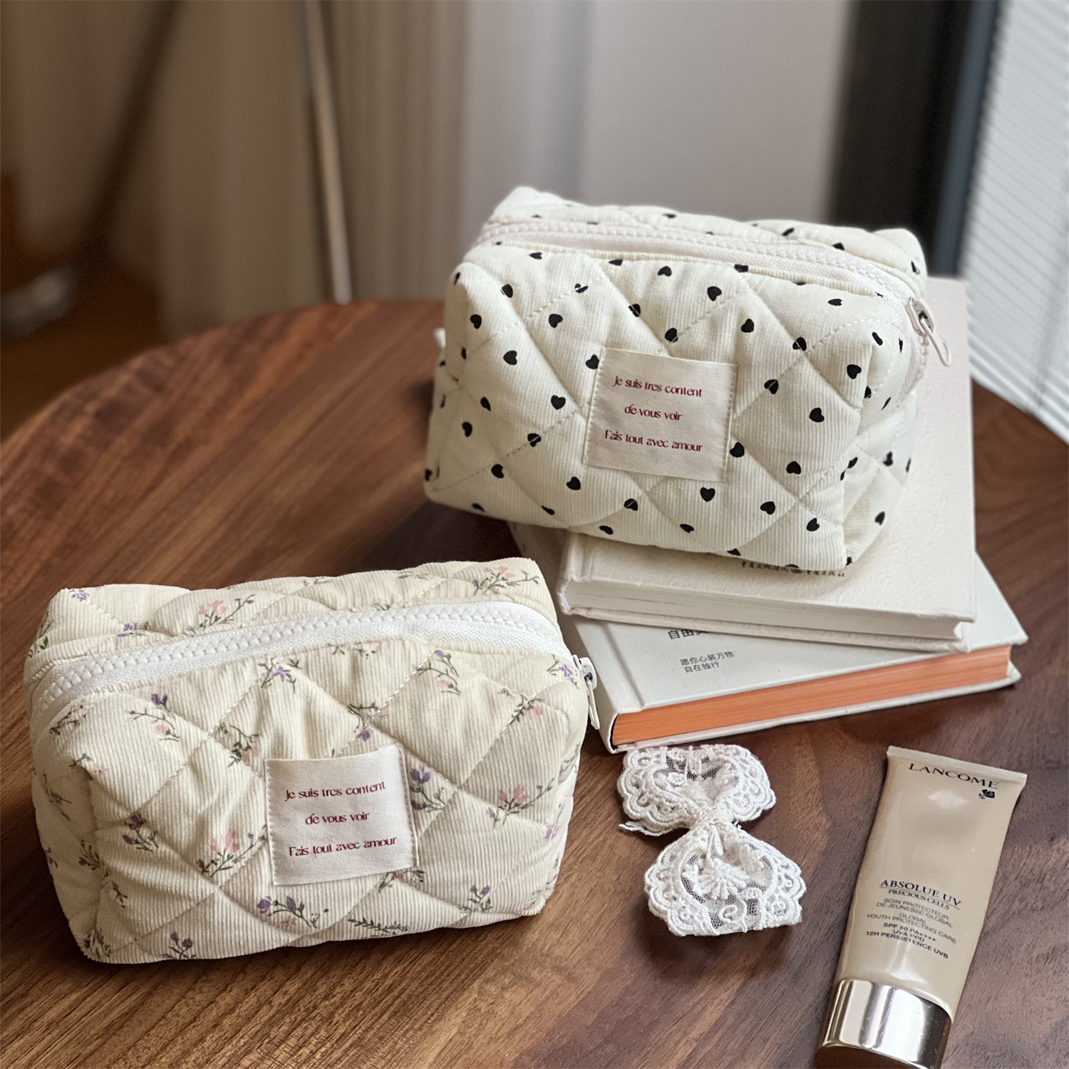 30g Weight Canvas Lining Material Zipper Closure Type / Strap Type Cosmetic Bag Bags Type Holiday, Daily Occasion Corduroy Material Heart Shape, Flower Pattern All Seasons Season Women's Gender Classic Style Style Square Shape Classic Style Heart Shape Flower Corduroy Square Makeup Bags 13
