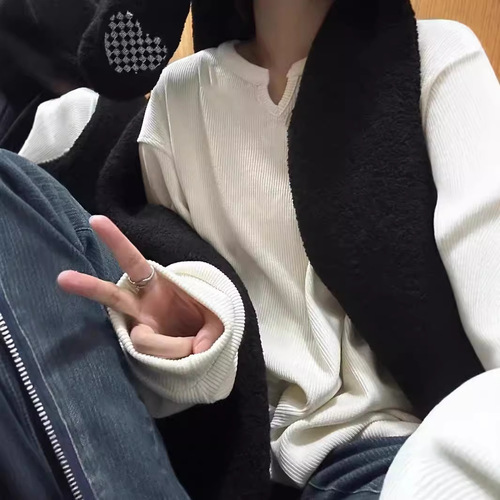 American Retro Long-Sleeve T-Shirt Base Shirt for Women - Spring and Autumn 2024 New Design, Unique, Medium-Length Loose Top