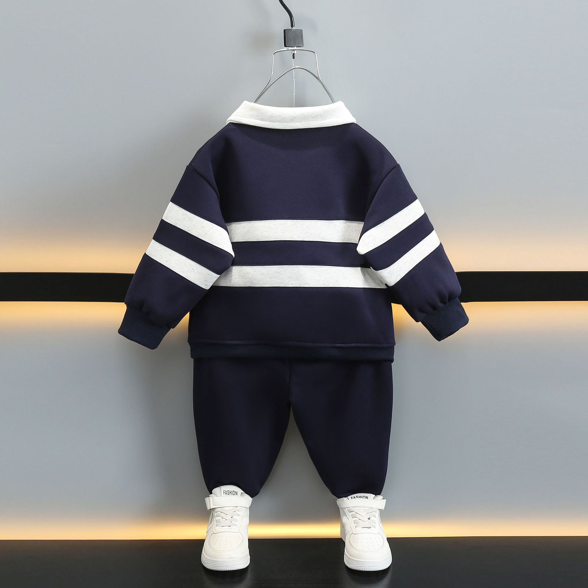 7079 Traje de primavera y otoño para niños 2025 nuevo suéter a rayas para bebés de dos piezas Ropa de moda coreana para niños de moda