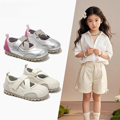 女の子の靴の子供の運動の板の靴の2025春の夏の新型の赤ちゃんのメアリー珍の泡芙の小さい白い靴の徳訓の靴