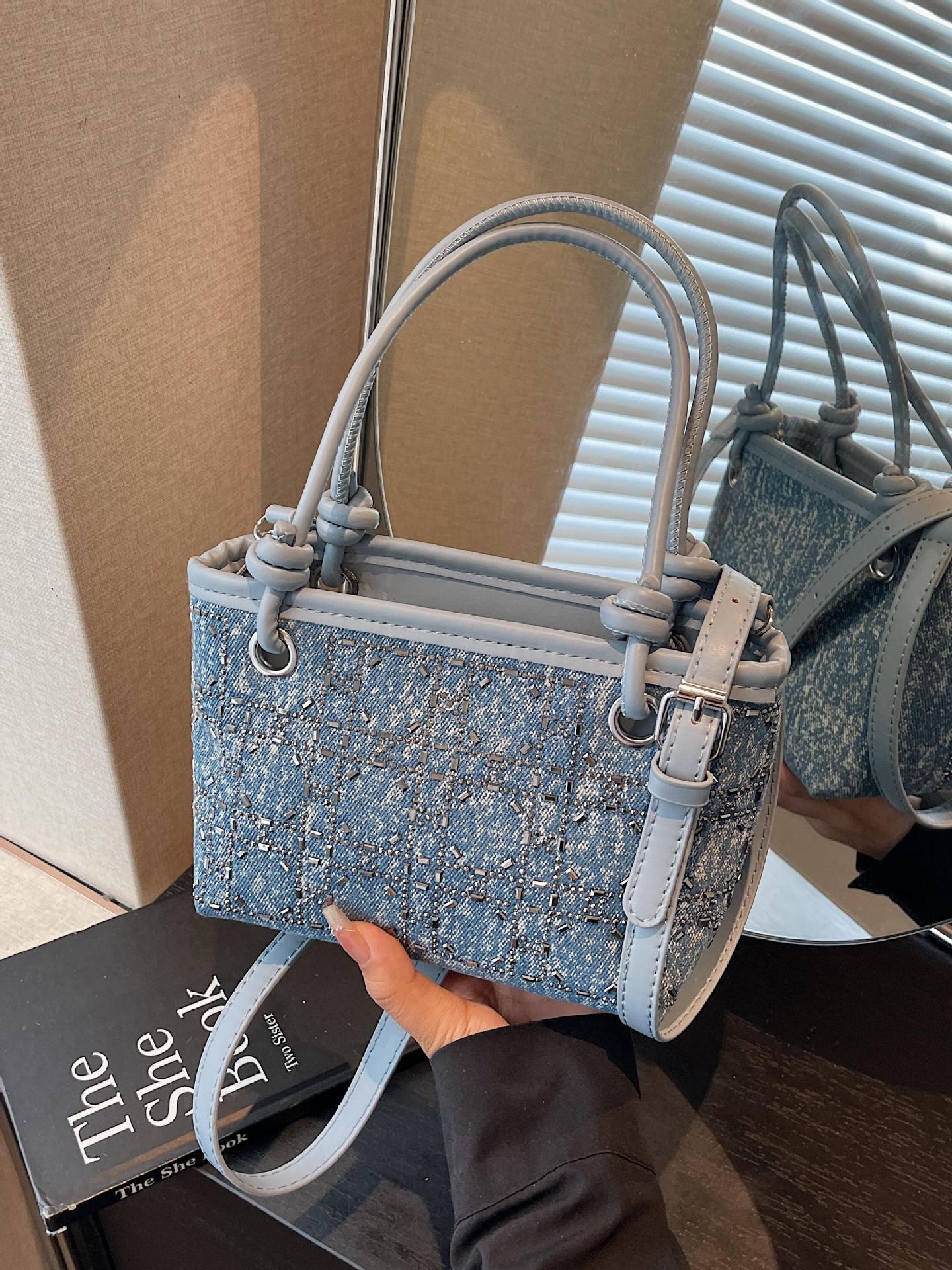 Bolsa de mano de denim para mujeres 2025, nuevo bolso de hombro de tendencia retro de verano, bolso de taladro caliente de alta calidad para mujeres
