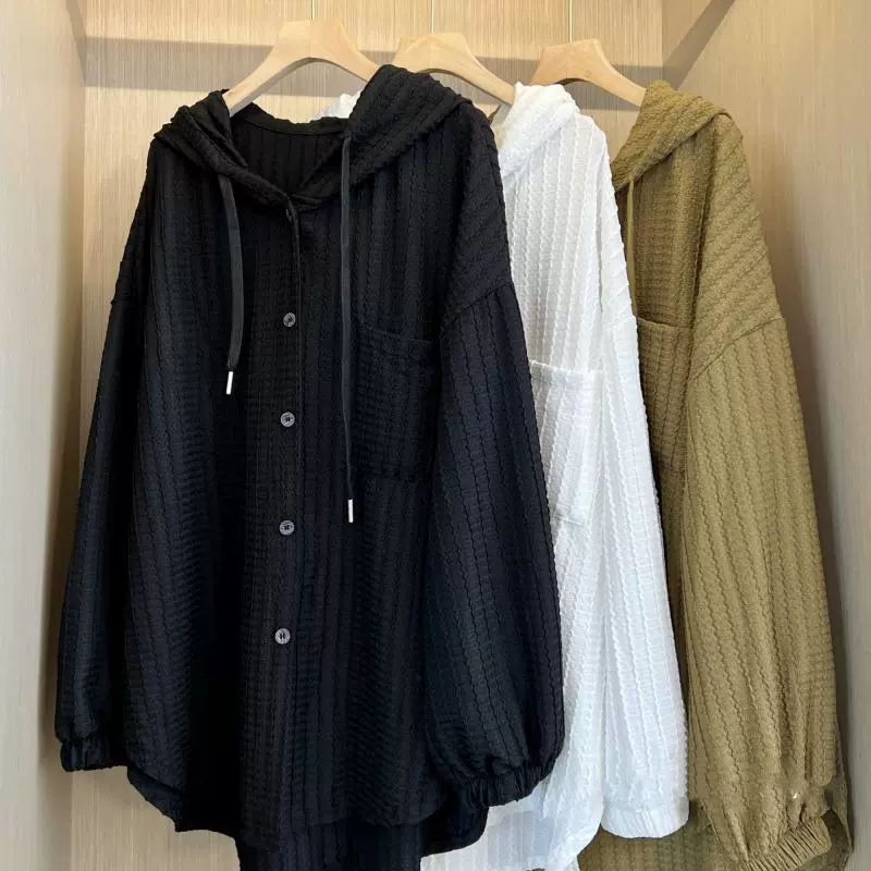 Очень большой размер 150kg европейский кардиган с капюшоном для женщин, слегка полных, стройнящего внешнего вида и уменьшающего возраст, повседневная и стильная куртка, закрывающая тело.