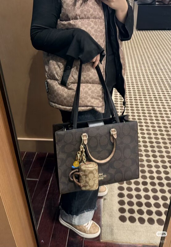 Koja Maggie tote bag, classic monogram design, stylish crossbody bag, large-capacity shopping bag, a must-have for moms and commuters