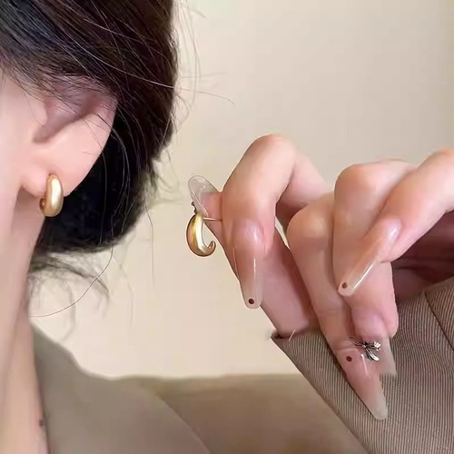 C-shaped water drop earrings Korean style simple high-end fashion earrings niche frosted Lars commuter all-match ear jewelry