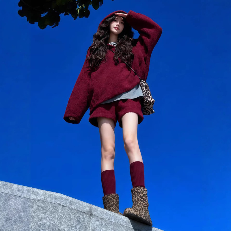 Stunning New Year and Christmas Maroon Knitted Sweater and Shorts Set for Women, Thickened for Autumn and Winter, Two-Piece Set for Petite Sizes