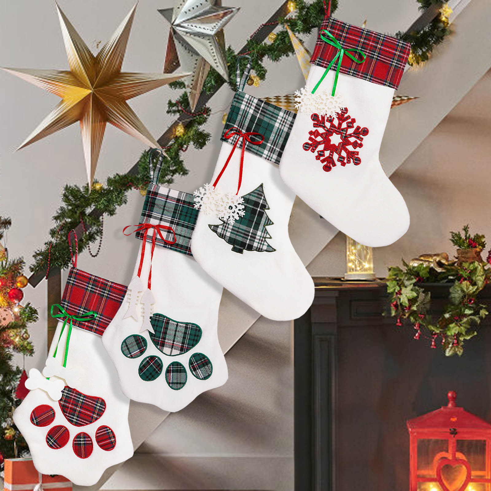 Fábrica en stock suministros de decoración navideña calcetines de Navidad bolsa de regalo pata de perro calcetines navideños calcetines de hueso de tela a cuadros