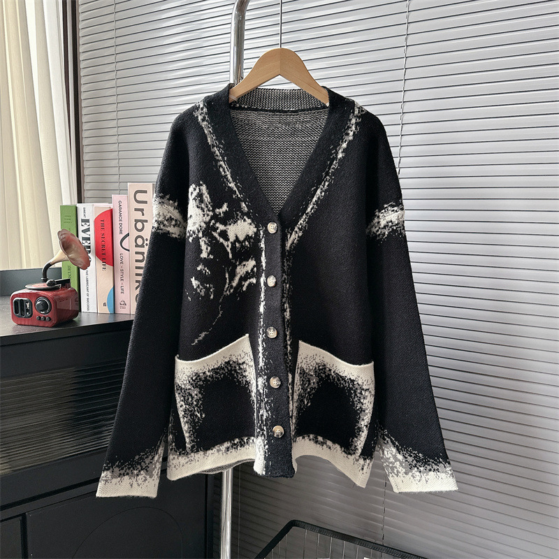 Niche Design Black and White Rose Knitted Cardigan for Women 2024 Autumn and Winter New Thickeneded Lazy Style Sweater Jacket