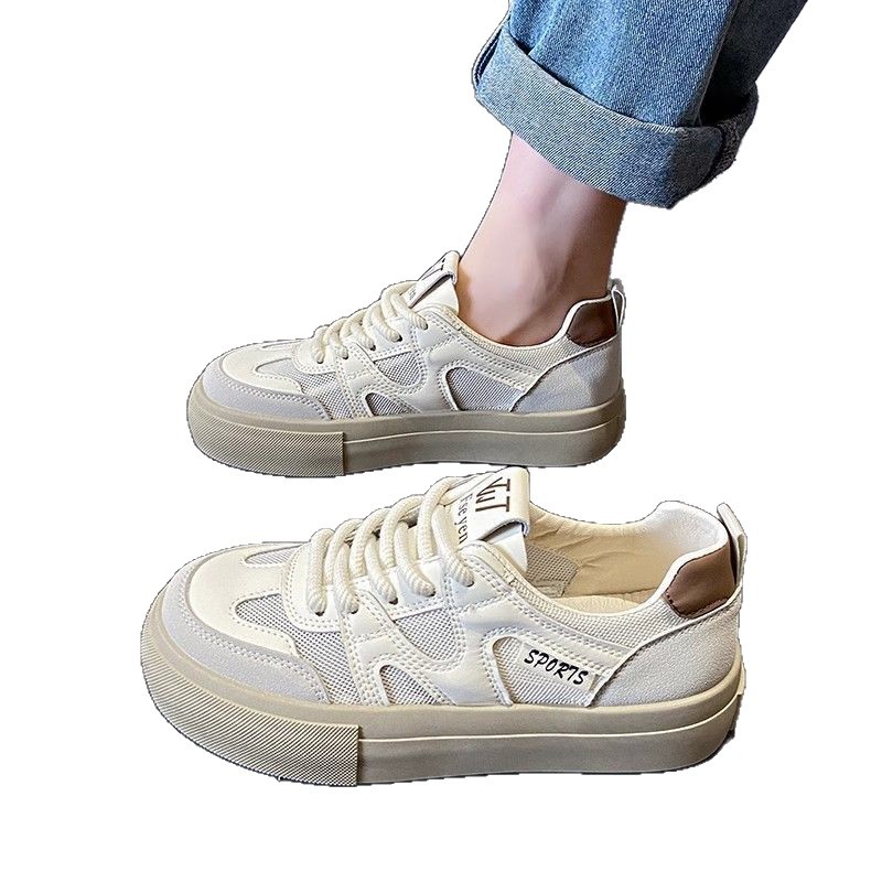 Zapatos deportivos o casuales de verano 2025 nuevos zapatos de entrenamiento de alta altura de malla transpirable zapatos blancos para estudiantes