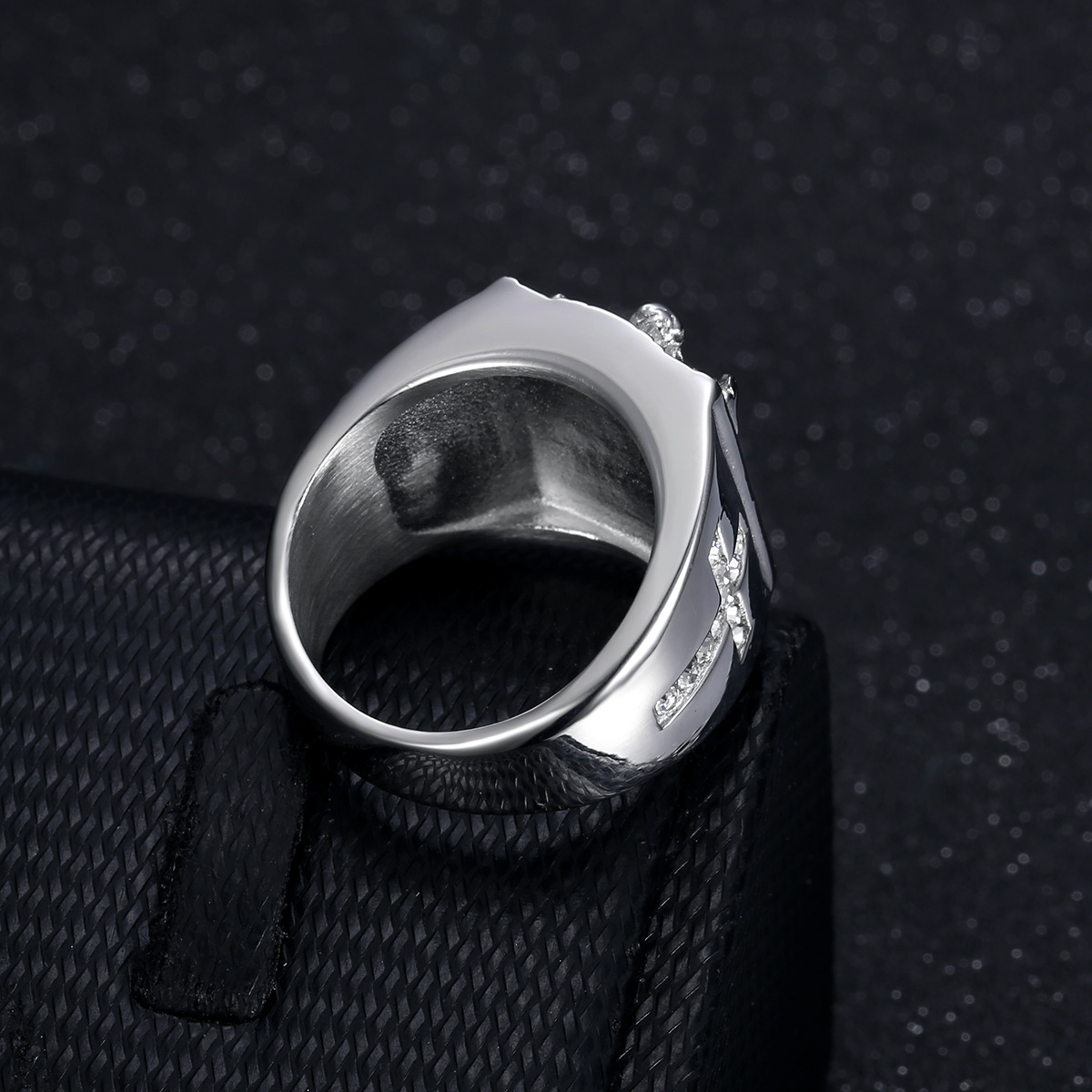 Street Occasion Hip-Hop Retro Solid Color Titanium Steel Inlay Zircon Men's Rings