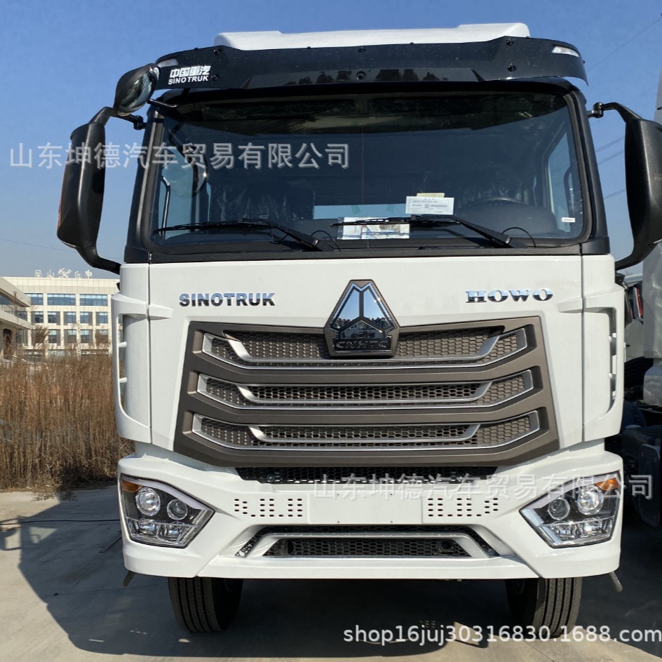 中国重汽豪沃豪瀚6x4 4x2国二国三牵引车出口电话18953179828