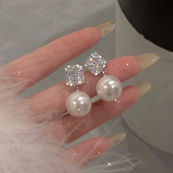 Square fashionable elegant earrings with zircon from pearl