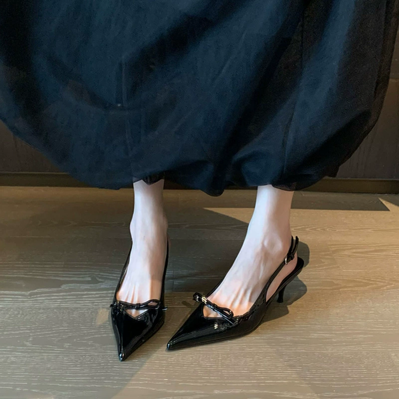 Модный! Высокие каблуки Баотоу сандалии женский 2024 новый лук черный острый каблук задний воздушный одиночный ботинок