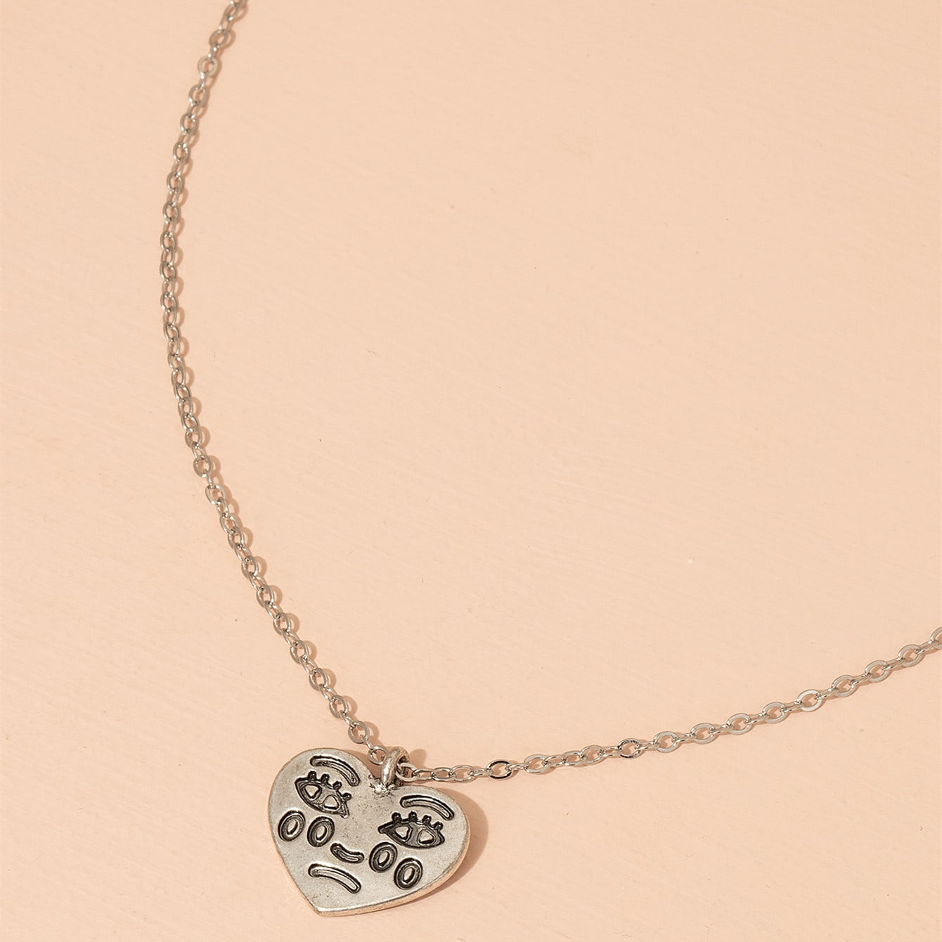 Korea's New Simple Creative Heart Pendant Necklace display picture 1