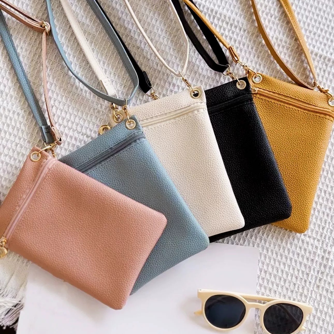 Sınır ötesi sıcak satış 2024 sonbahar ve kış yeni hakiki deri kadın çantası mini crossbody çanta basit küçük kare çanta yumuşak inek derisi cep telefonu çantası