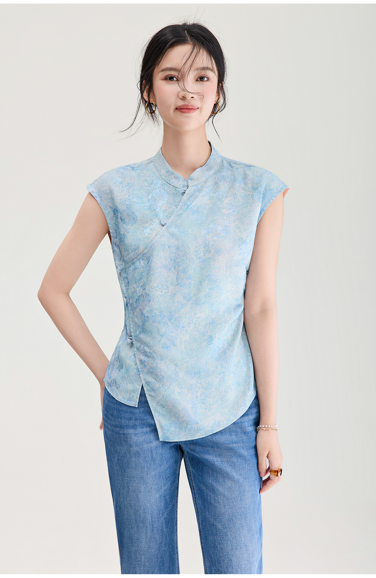 Áo vest không tay nữ kiểu Trung Quốc mới, chất lụa Jacquard nhuộm chìm, tà áo chéo, mặc mùa hè — màu xanh nhạt chi tiết 2