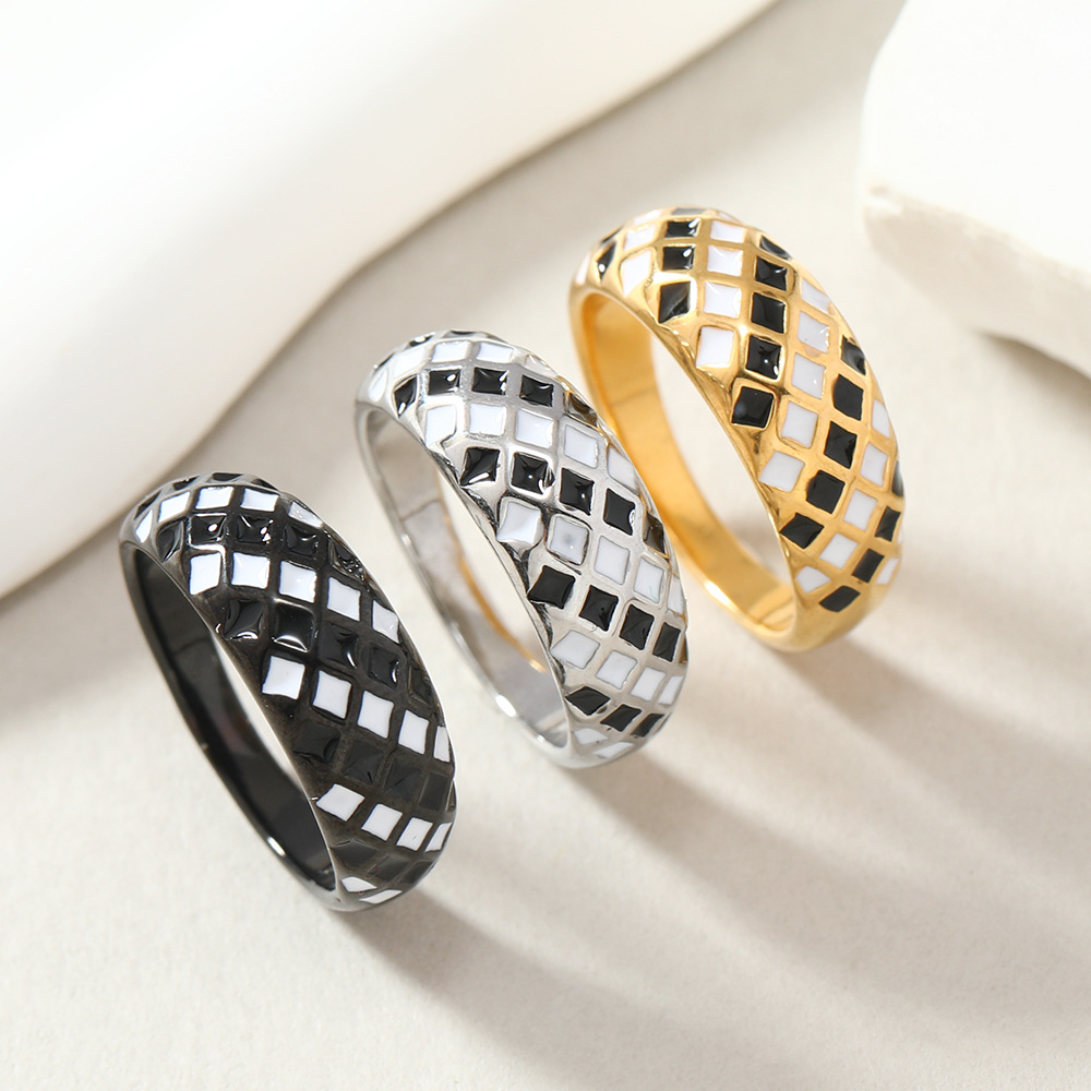 La personalidad de la moda gota de aceite blanco y negro diamante Plaid simple todo partido anillo de acero de titanio de acero inoxidable fabricante de joyas de fundición