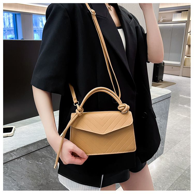 Women's Small All Seasons Pu Leather Solid Color Fashion Square Flip Cover Handbag display picture 5