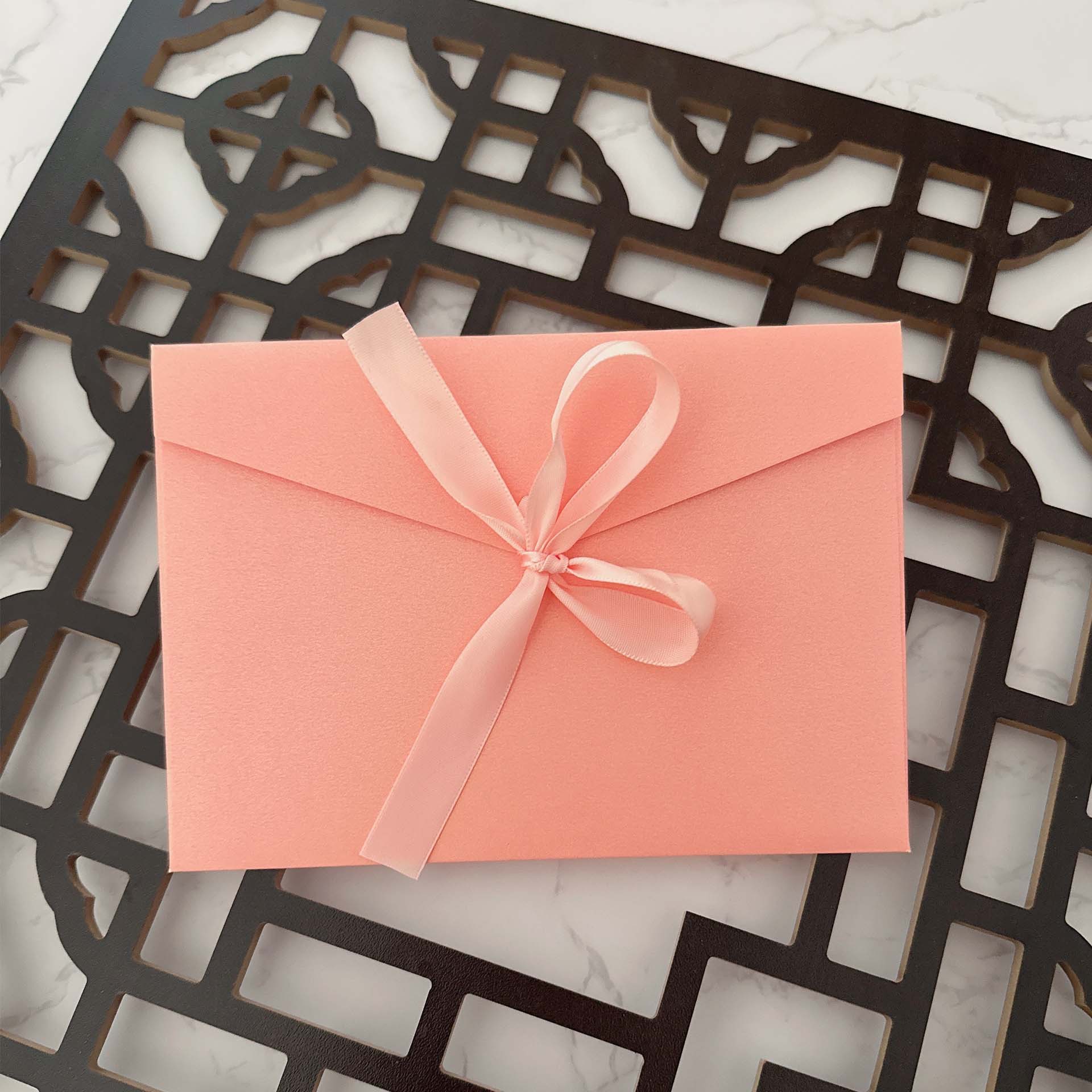 Sobre de color creativo de alto grado sobre europeo arco engrosado papel perlado sobre rosa tarjeta de invitación de estilo occidental