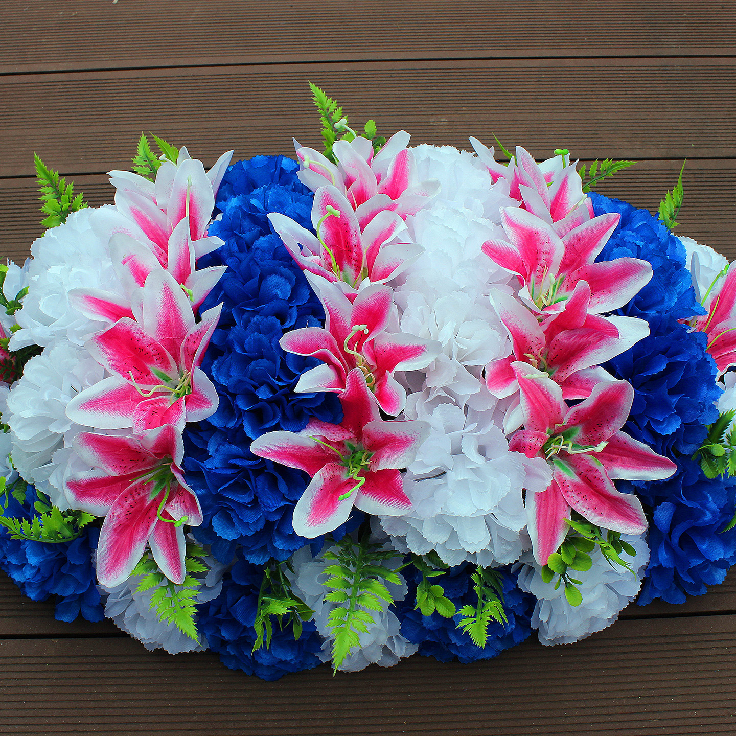 Dark pink Sayuri + pure white with blue