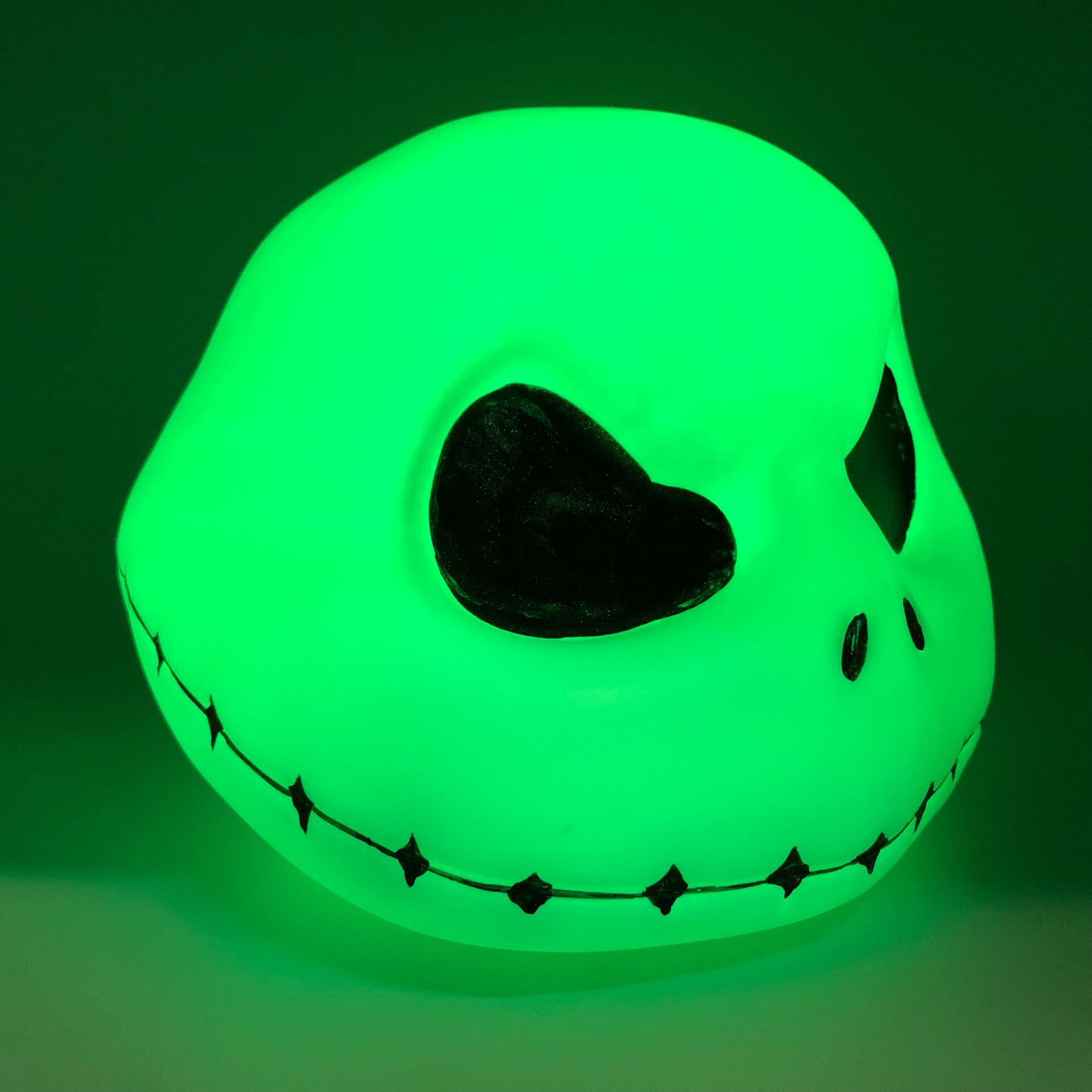 Luz LED de Noche Creativa USB con Luz Cambiante de Color para Halloween