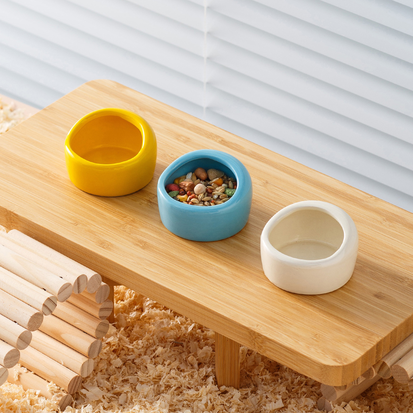 Estilo simple, pequeña mascota, vida, lavabo, lavabo de cerámica, tazón de arroz para hámster, caja de comida a prueba de salpicaduras, suministros de comida de oso dorado