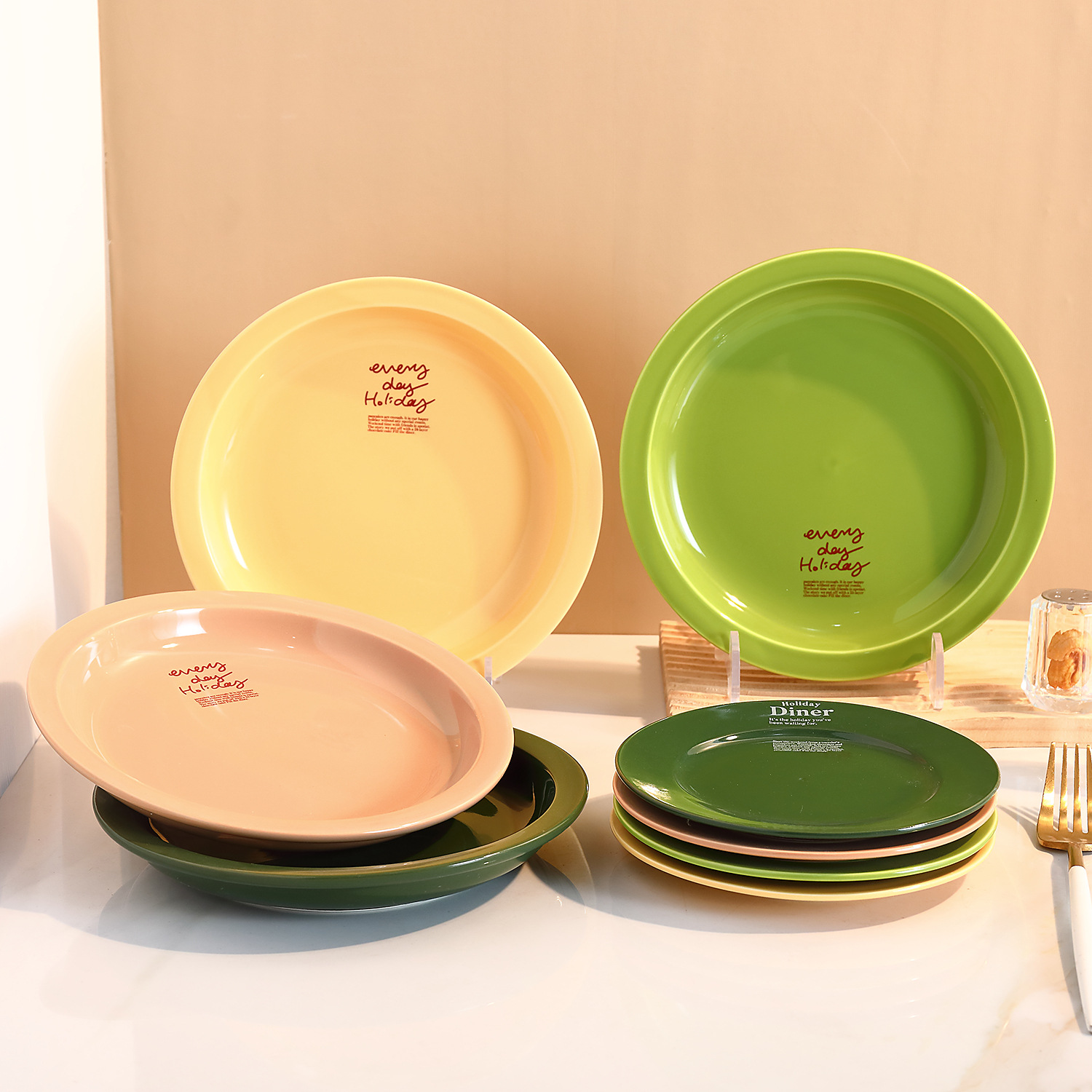 신선한 만화풍 식기류, 귀엽고 심플한 일본 및 한국 스타일, 가정용 및 레스토랑용 중식 및 양식 도자기 접시