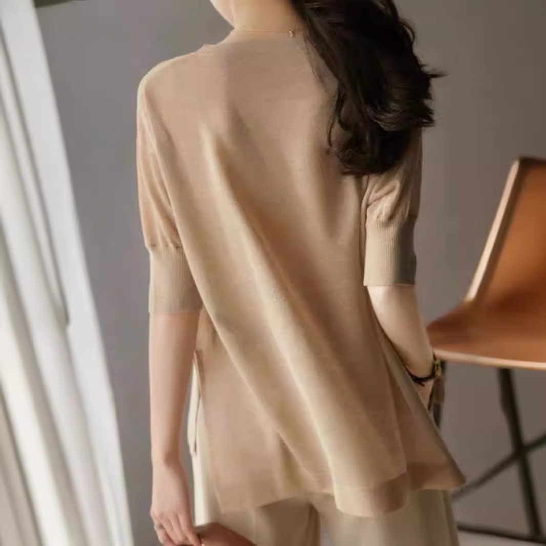 Áo thun nữ cổ V tay lỡ chất liệu lụa băng mát mẻ — Màu camel