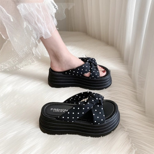 ��׸߸���ЬŮ2026�ļ��⴩�¿���ȹ�ӛ�Ь��Ů�L�r�в��cһ�֛�