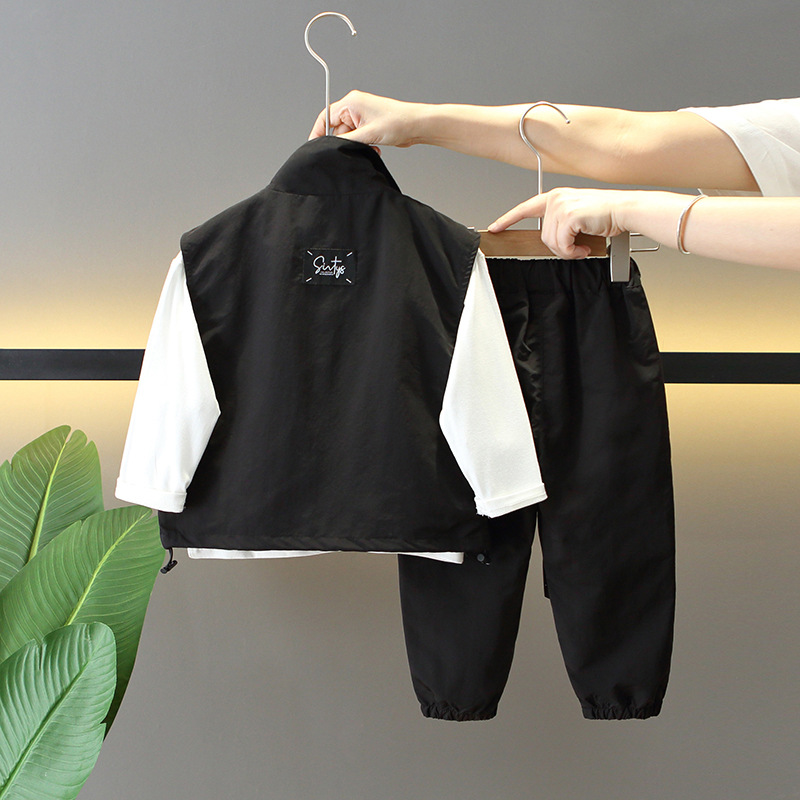 6124 Traje de otoño para niños Nuevo estilo de moda y hermoso chaleco de estilo de herramientas de tres piezas para niños de primavera y otoño