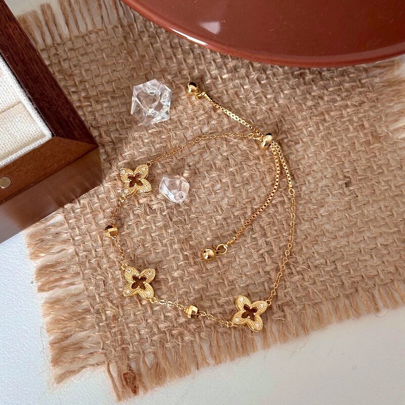 Xiaohongshu's Popular Hollow-Out Brushed Four-Leaf Clover Bracelet for Women, Elegant and Luxurious, with a Zipper Design, Versatile Jewelry, Available for Dropshipping