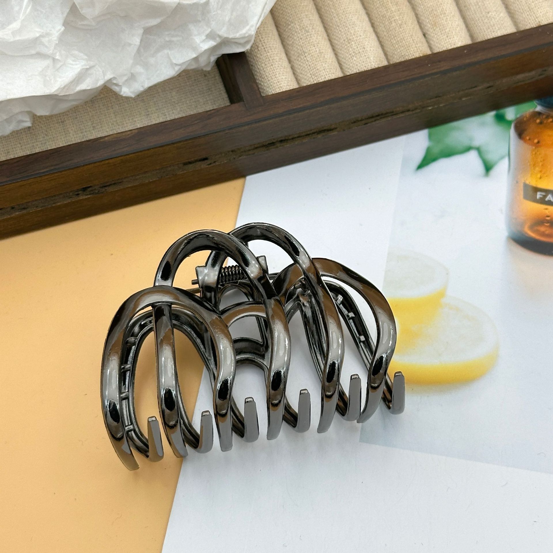 Vacation, Classic Style Style Vacation Classic Style Women's Solid Color Zinc Alloy Hair Claws