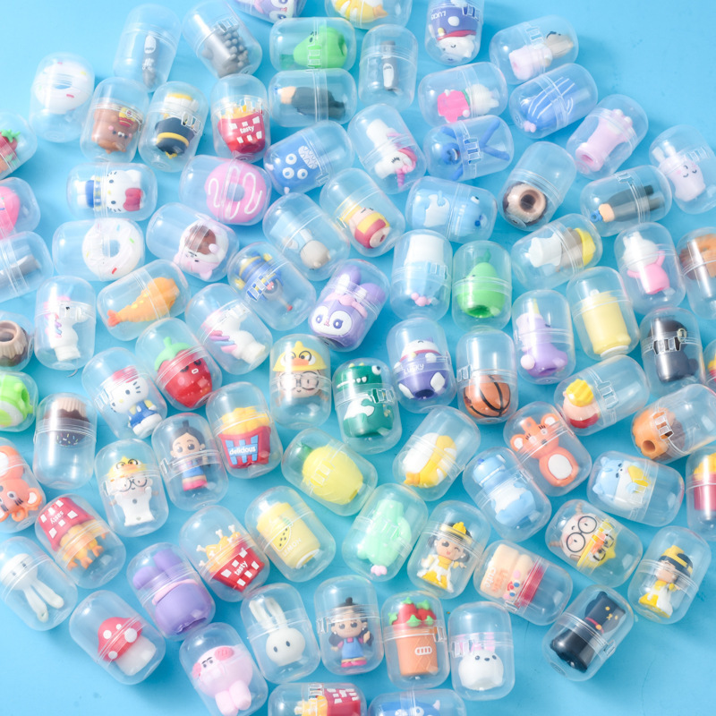 Los puestos del mercado nocturno de Yiwu empujan pequeños productos básicos, los puestos circulares, los regalos para niños de celebridades de Internet, los juguetes luminosos